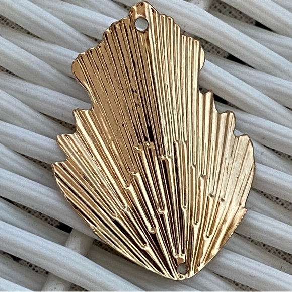 Set of 23 Gold Textured Metal Pendants Size XS - Picture 3 of 16